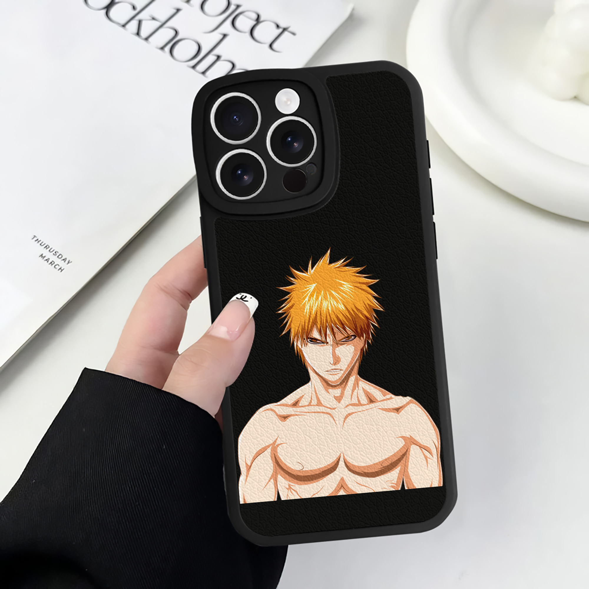 ブリーチ 黒崎一護（くろさき いちご）BLEACH Kurosaki Ichigo 【iPhone 16シリーズ対応】シリコンスマホケース（レザー調） 材質：シリコン